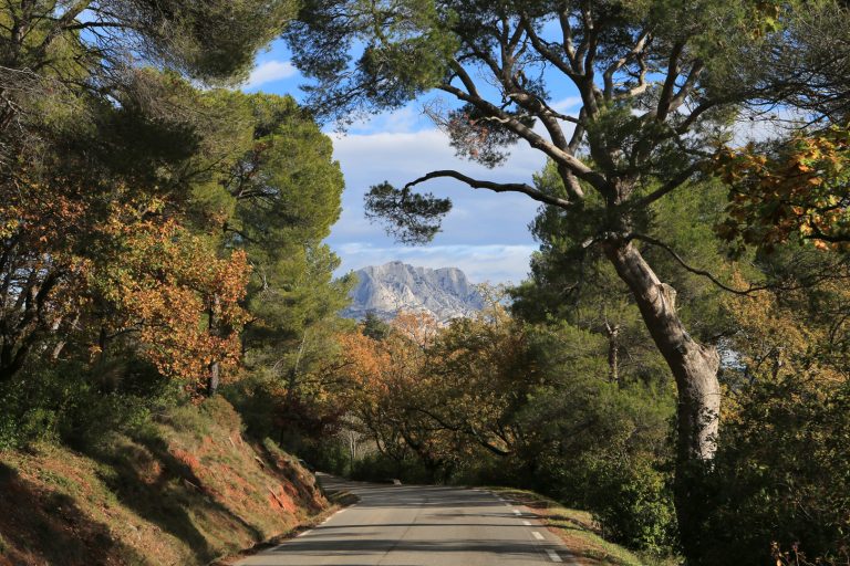 Route Cezanne Le Tholonet