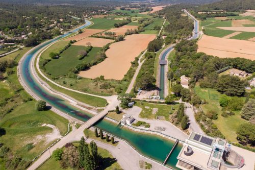 Centre-de-l’eau-et-des-énergies-de-Rians,-vue-aérienne Centre-de-l’eau-et-des-énergies-de-Rians,-vue-aérienne
